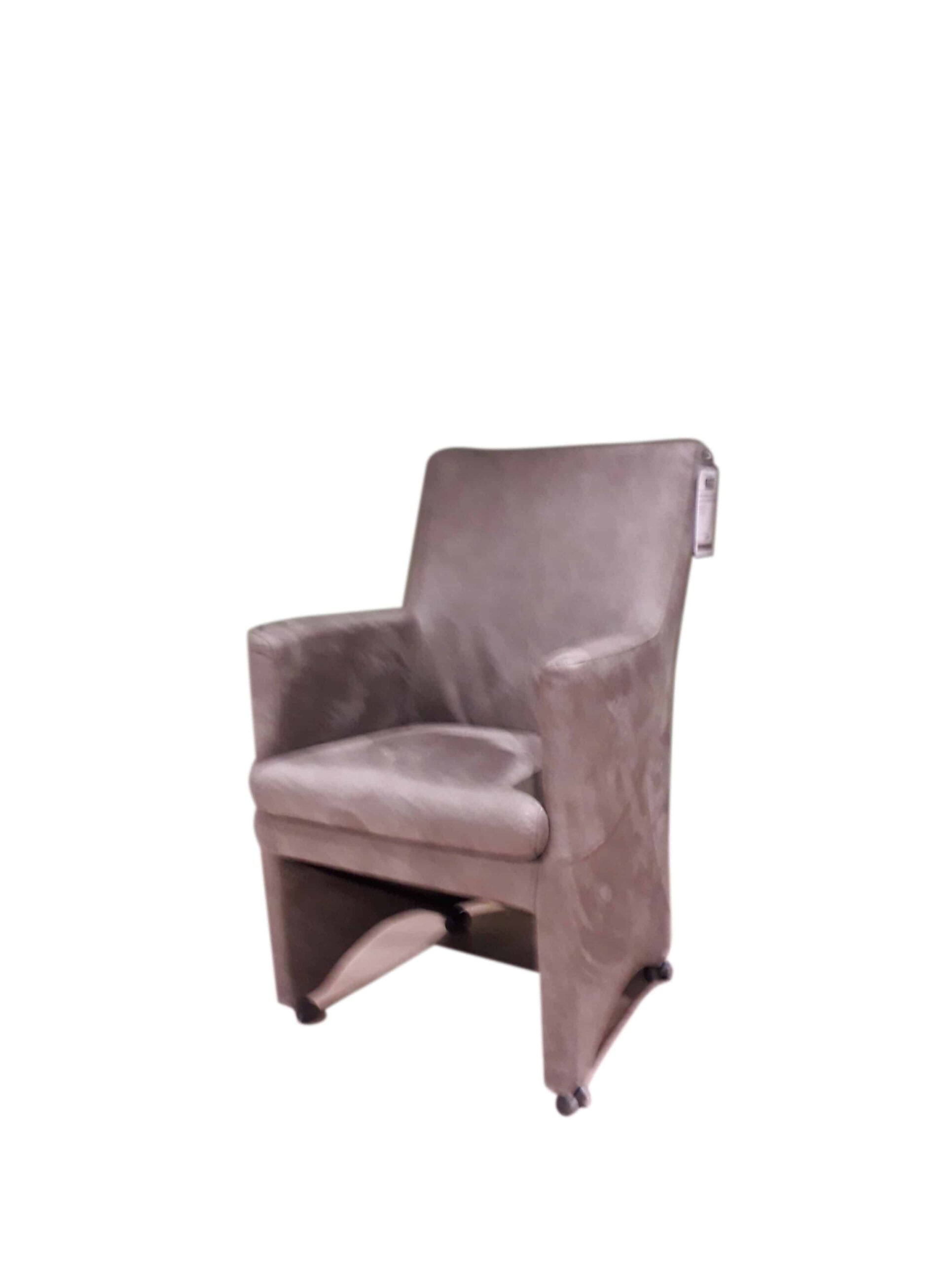 Eetkamerfauteuil van DS meubel met opstahulp